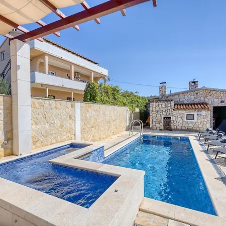 Coastal Paradise With Pool * Sveti Filip i Jakov