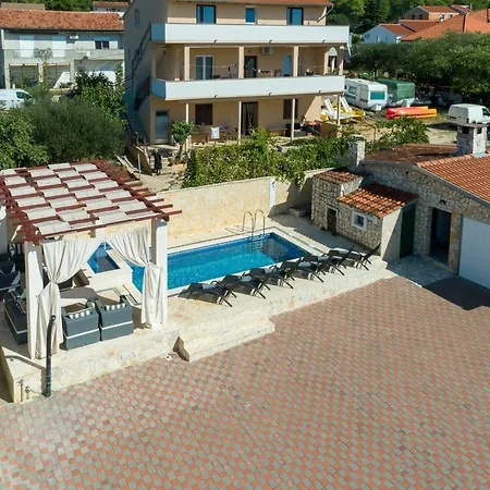 Coastal Paradise With Pool Hotel Sveti Filip i Jakov