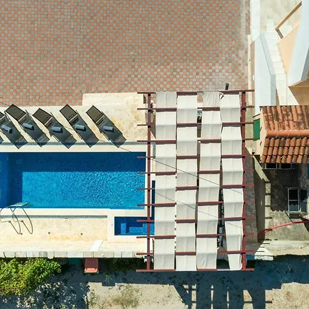 Hotel Coastal Paradise With Pool *
