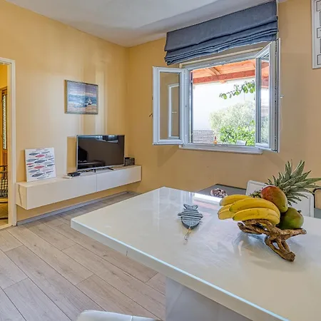Coastal Paradise With Pool * Sveti Filip i Jakov