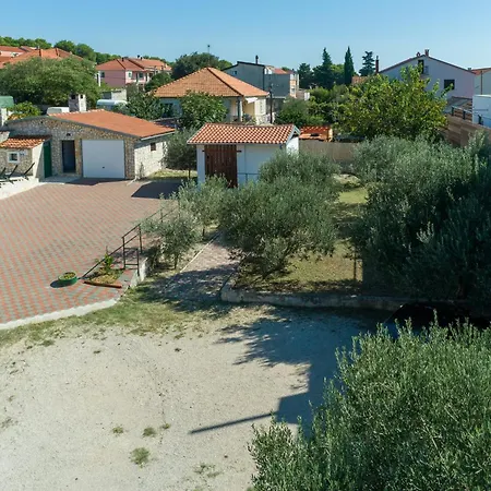 Coastal Paradise With Pool Hotel Sveti Filip i Jakov